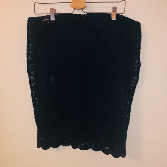 Emerald green laced skirt -Torid - Picture 3 of 4